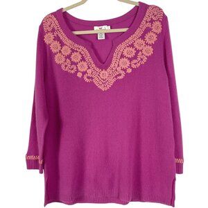 Vineyard Vines 100% Cashmere sweater featuring a v-neck and floral embroidery, L